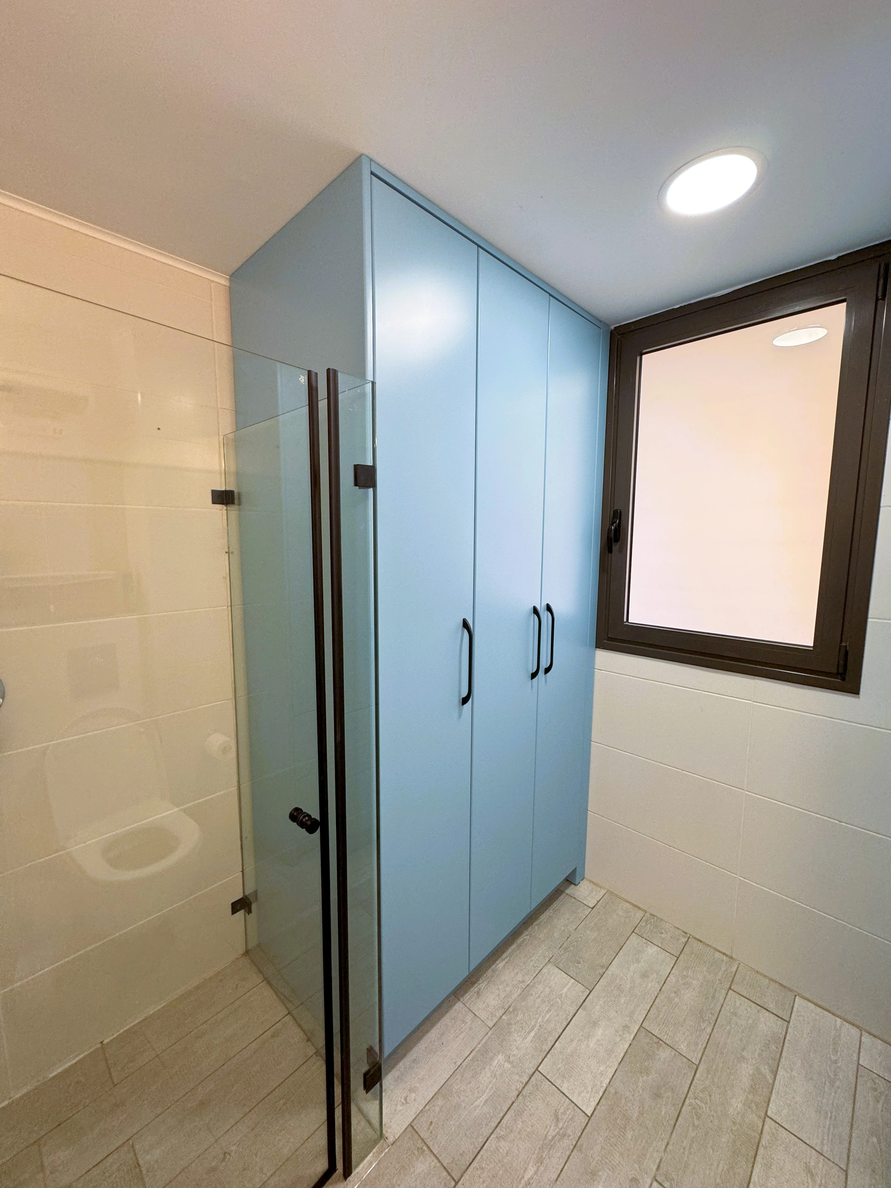 ארון כביסה בשילוב שירותים בבית הלקוח