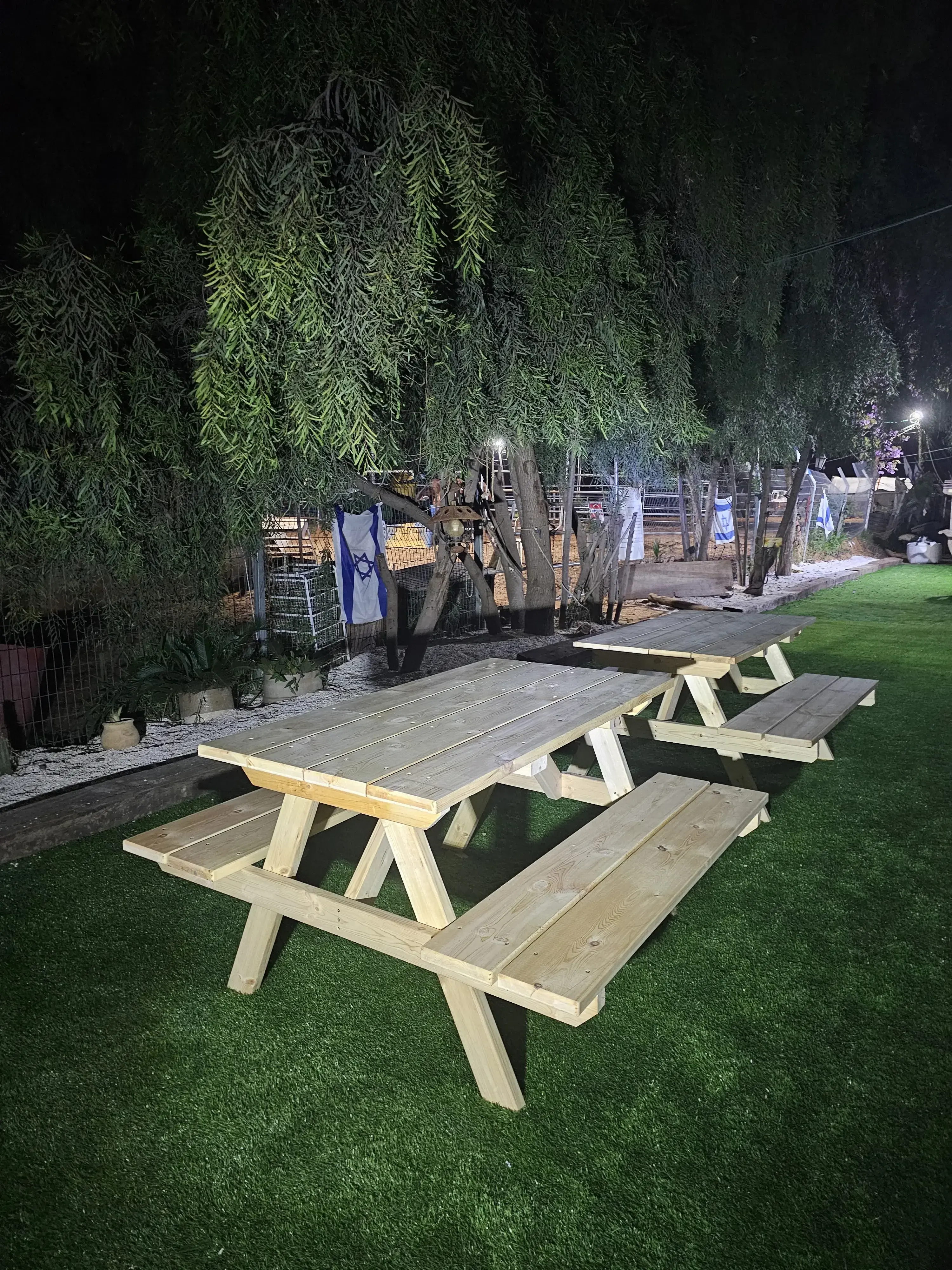 שולחן עץ חיצוני/ספסל