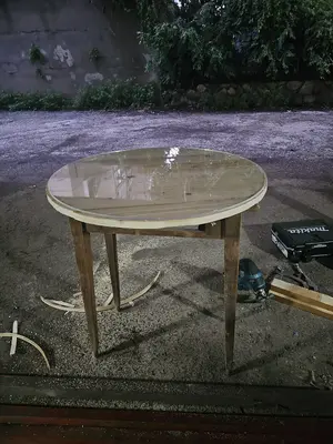 שולחן עץ לסלון בשילוב זכוכית