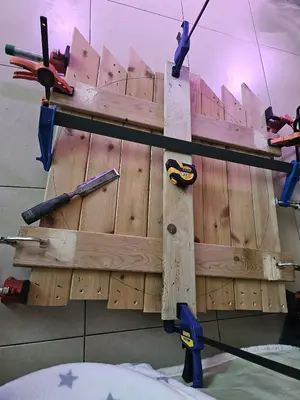 שולחן חוץ בסגנון פיקניק כפרי